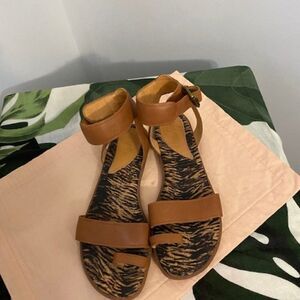 Naya leather sandal, size 10
